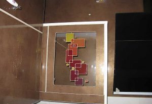نقاشی مدرن مربعی روی شیشه درب کابینت